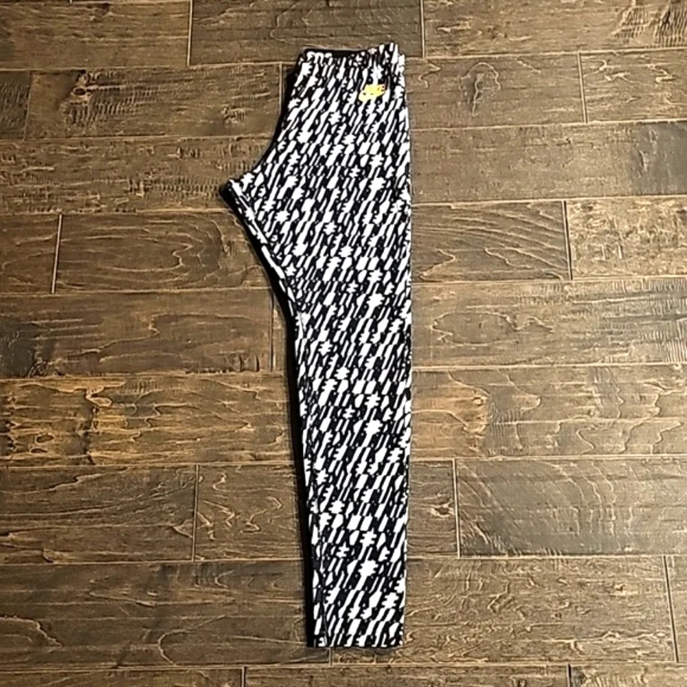 Nike Women's Leggings sz medium